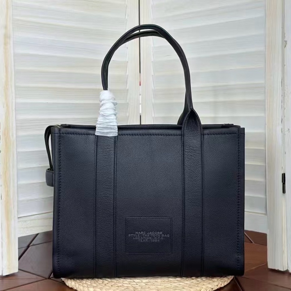 Marc Jacobs Classic Tote Bag - Picture 2 of 5